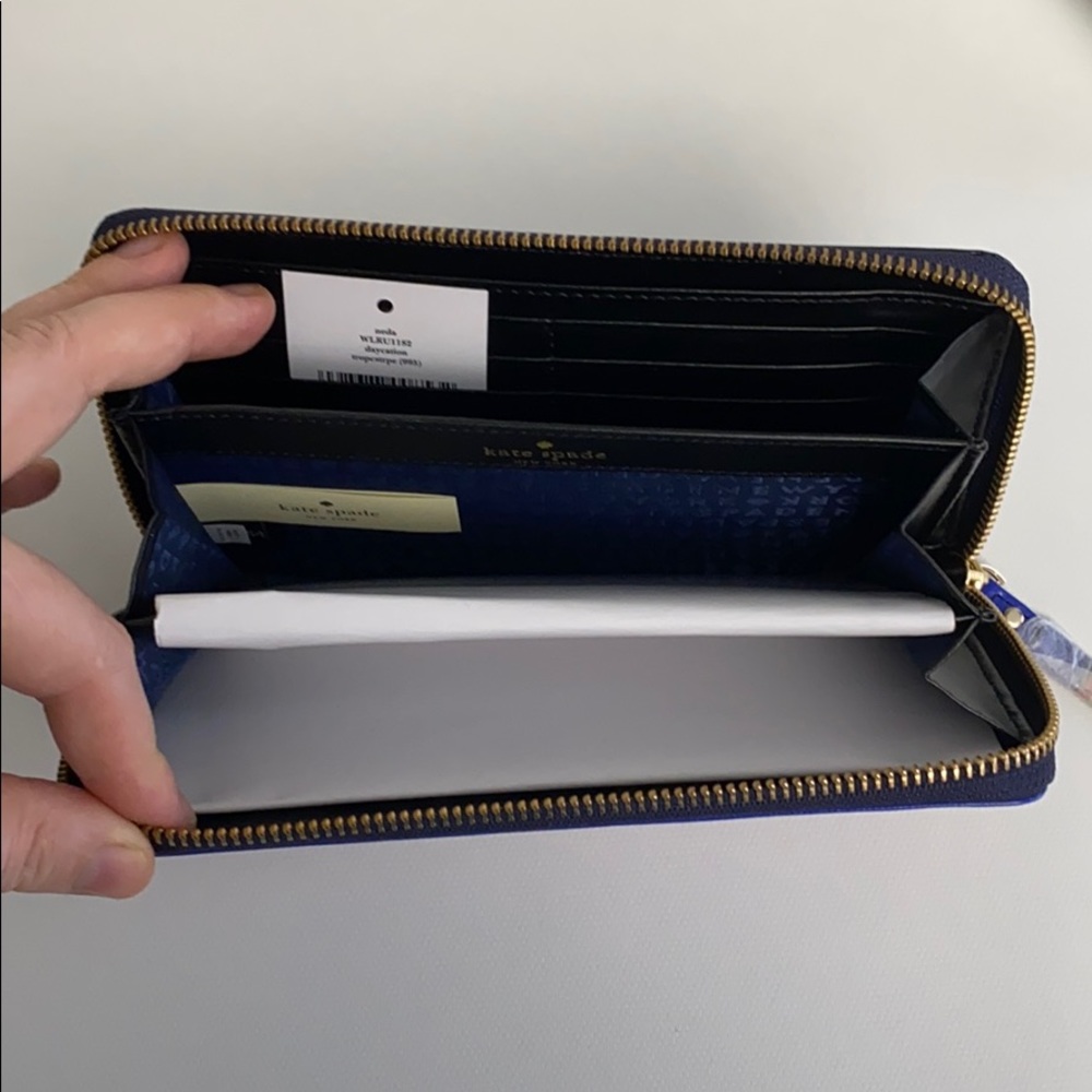 Kate Spade New York  Daycation Nylon Wallet - Picture 3 of 4